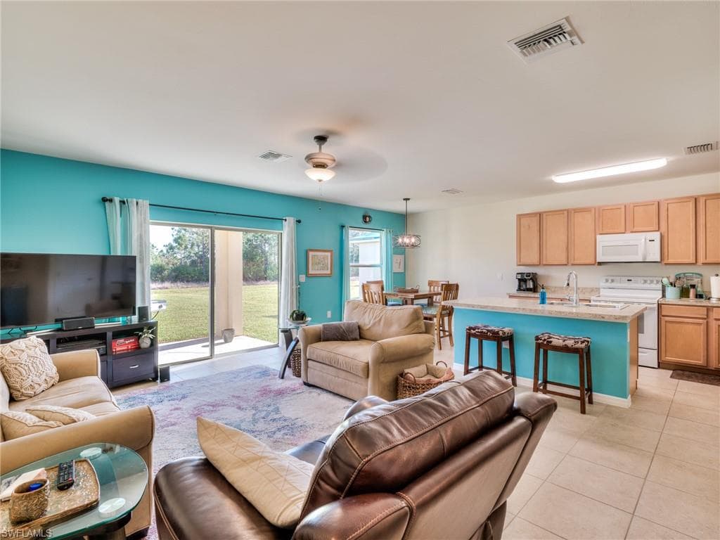 8219 Gopher Tortoise TRL LEHIGH ACRES, FL 33972