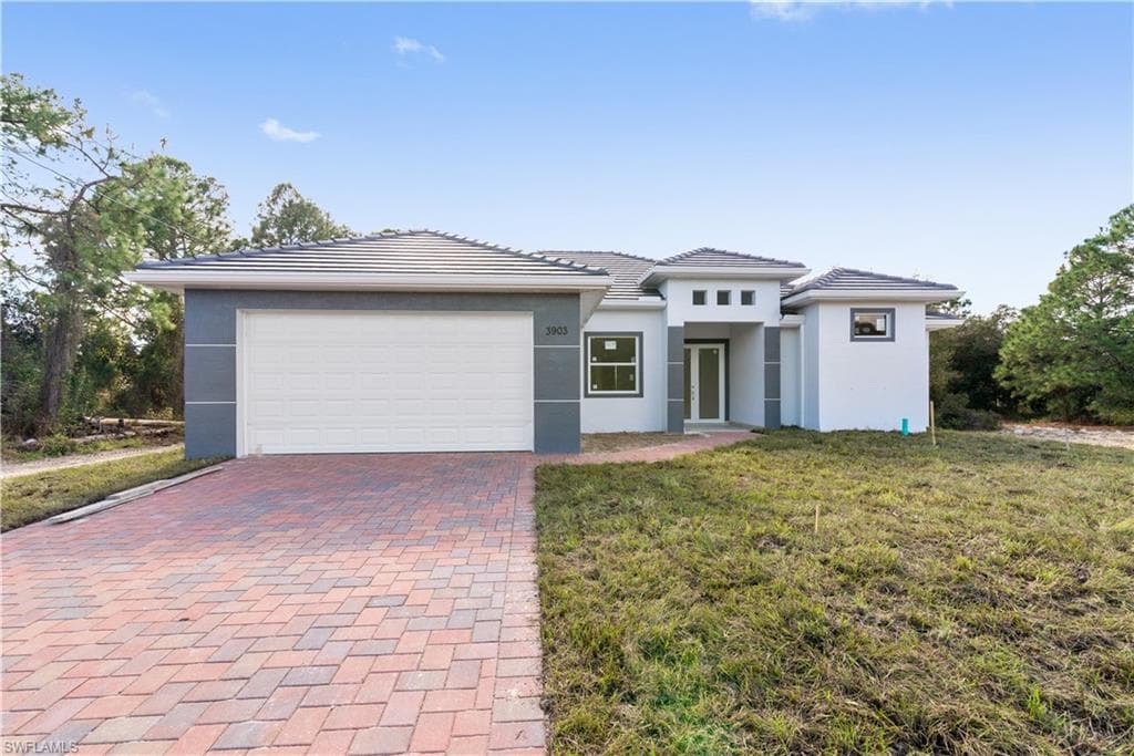 3423 28th ST W LEHIGH ACRES, FL 33971