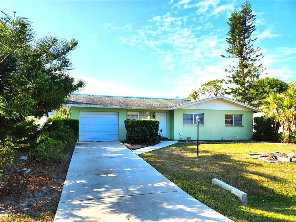 2430 Dover AVE FORT MYERS, FL 33907