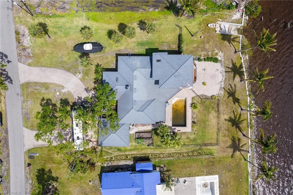744 Overiver Dr NORTH FORT MYERS, FL 33903