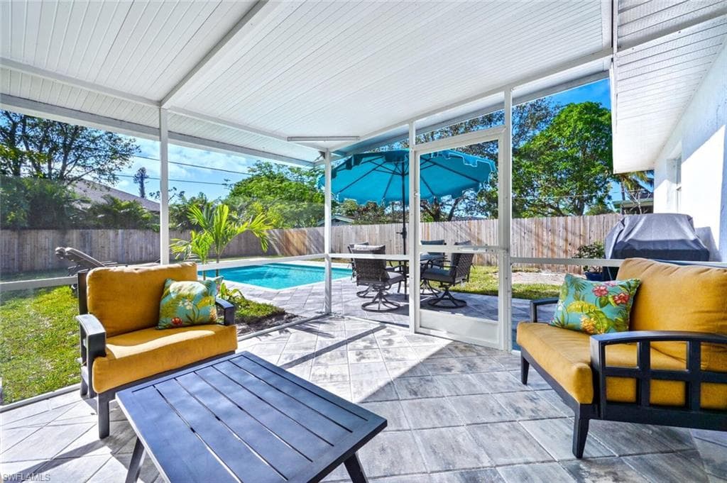 864 110th AVE N NAPLES, FL 34108