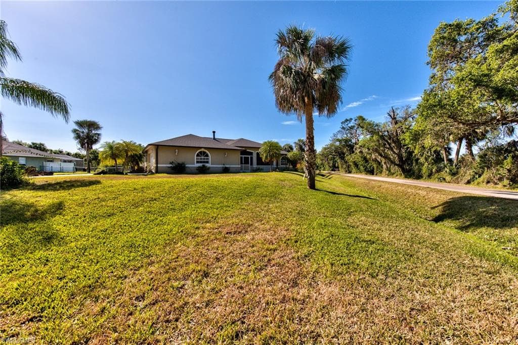 15500 Idalia DR ALVA, FL 33920