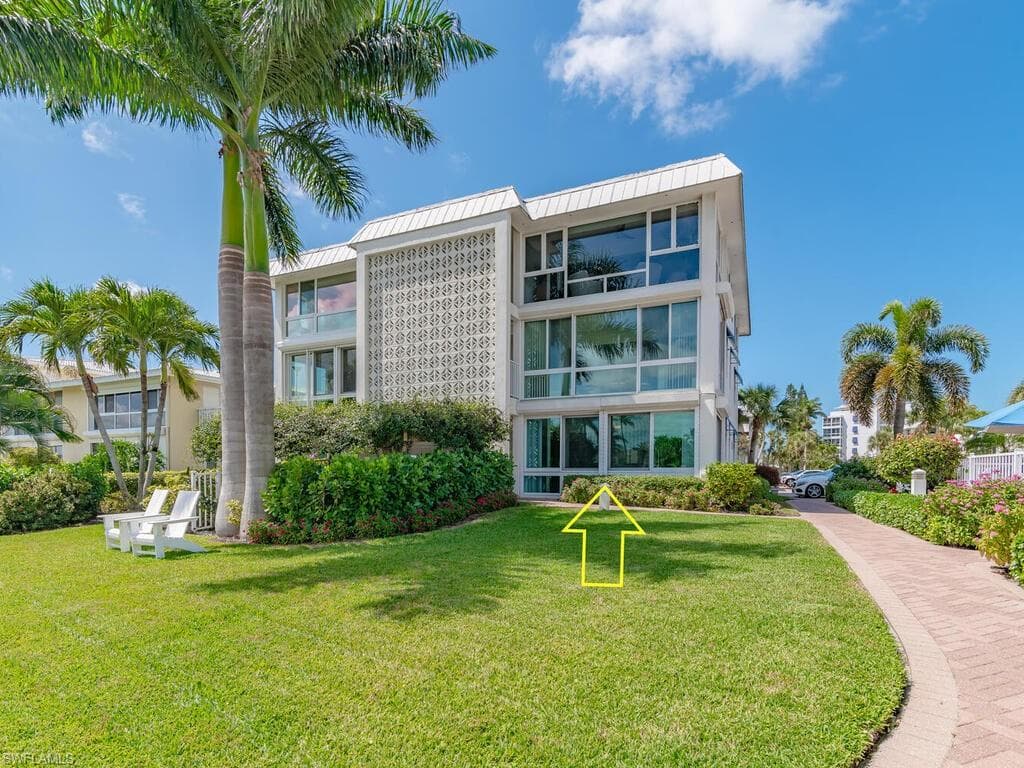 2100 Gulf Shore BLVD N 120 NAPLES, FL 34102