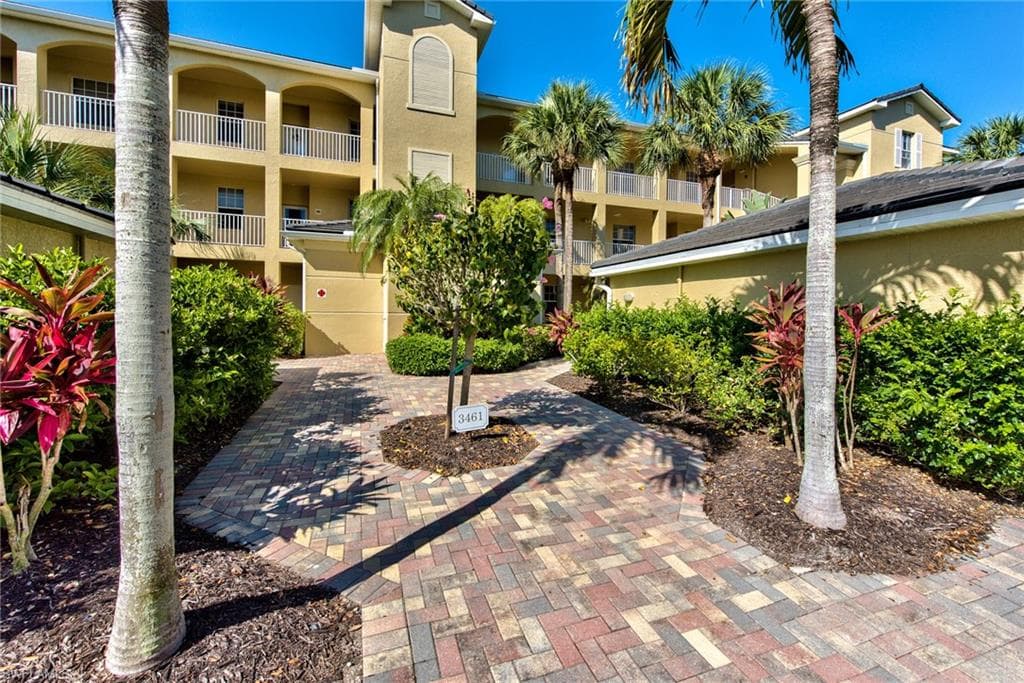 3461 Pointe Creek CT 106 BONITA SPRINGS, FL 34134