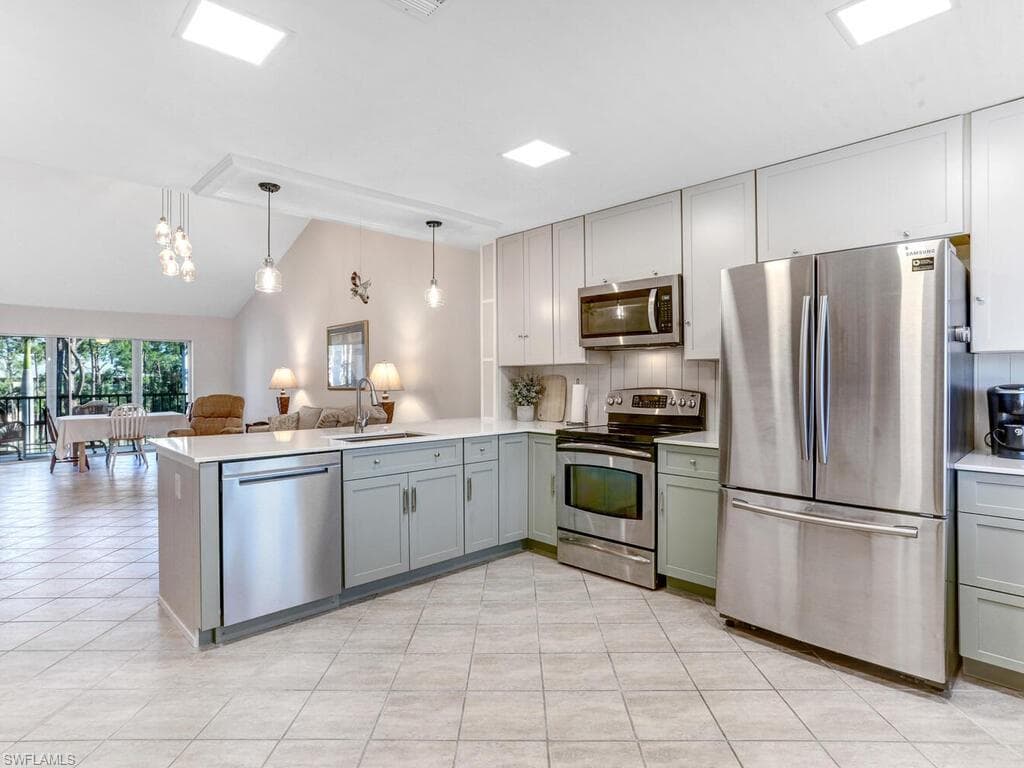 3032 Sandpiper Bay CIR G301 NAPLES, FL 34112