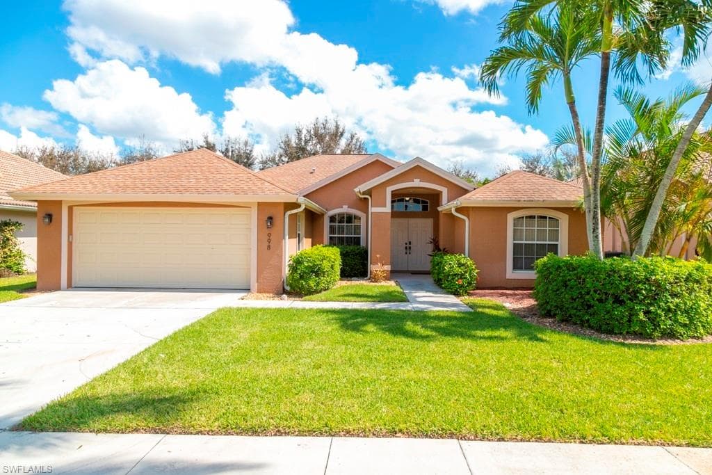 998 Tivoli LN NAPLES, FL 34104
