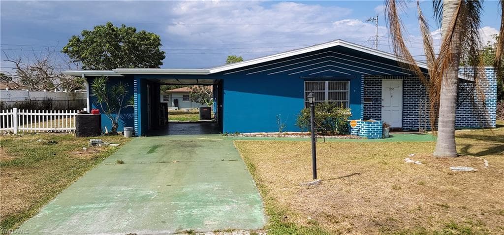 905 Bougainvillea RD E LEHIGH ACRES, FL 33936