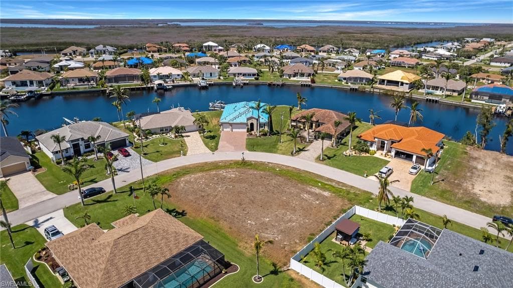 2728 30th TER CAPE CORAL, FL 33914