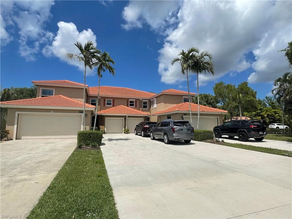 6775 Huntington Lakes CIR 102 NAPLES, FL 34119