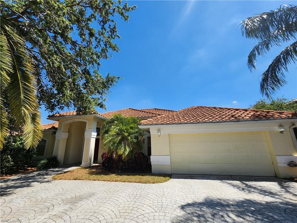 11761 Pinewood Lakes DR FORT MYERS, FL 33913