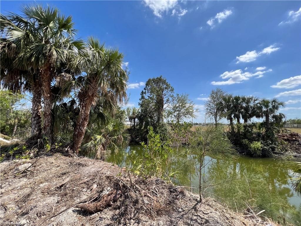 2012 NE 39th TER CAPE CORAL, FL 33909