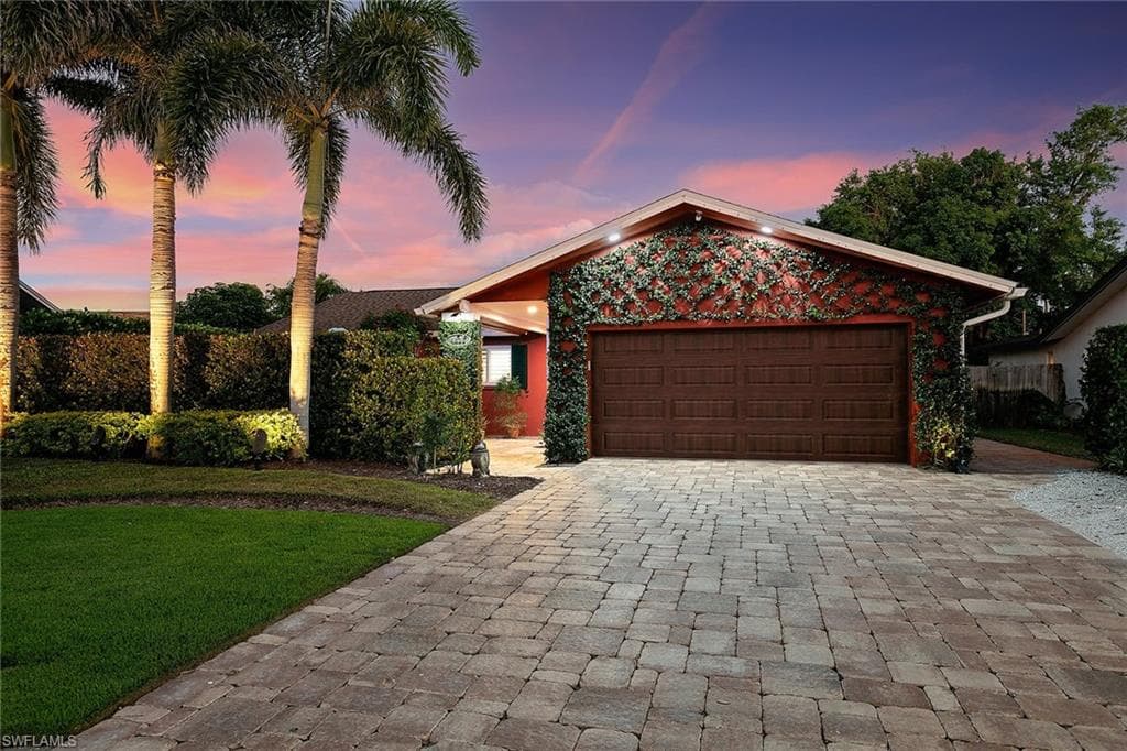 4836 Napoli DR NAPLES, FL 34103