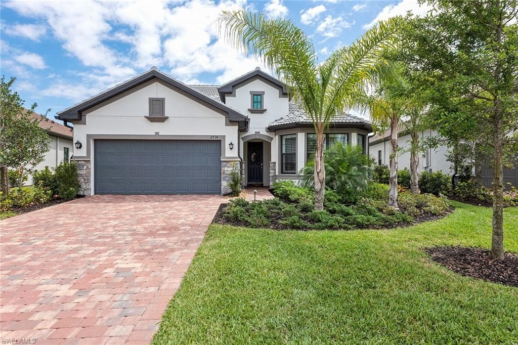 2714 Aviamar CIR NAPLES, FL 34114