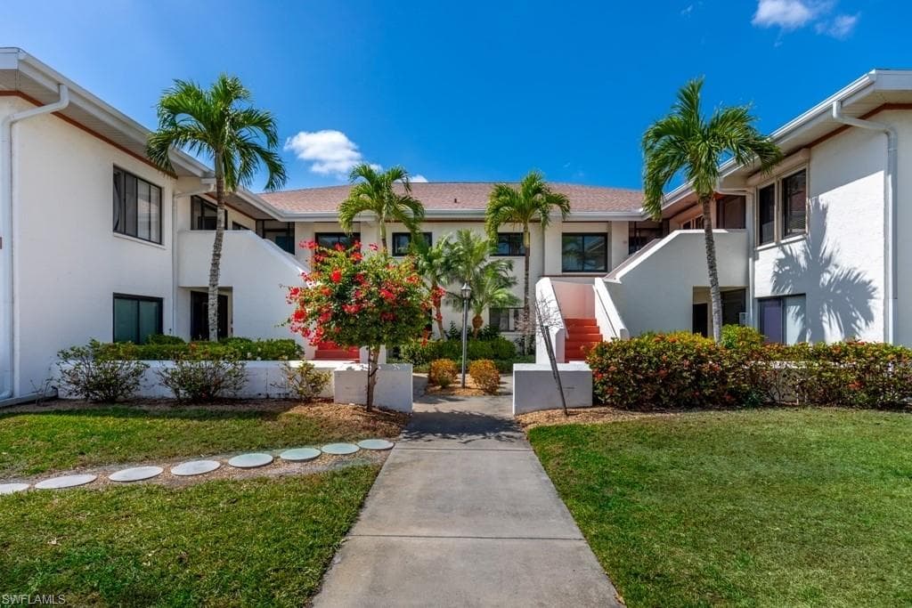 1796 Augusta DR 203 FORT MYERS, FL 33907