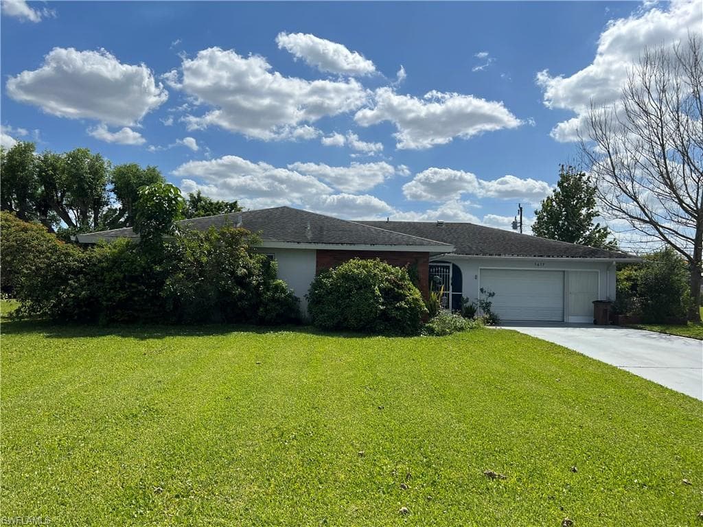 1617 Country Club PKWY LEHIGH ACRES, FL 33936
