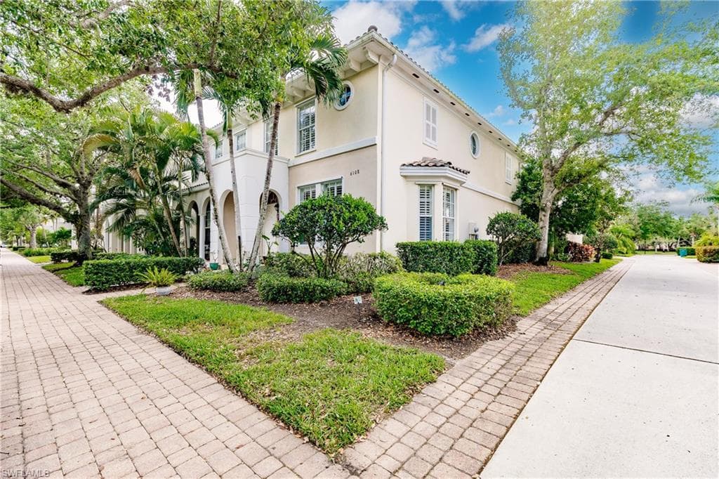 6108 Towncenter CIR NAPLES, FL 34119