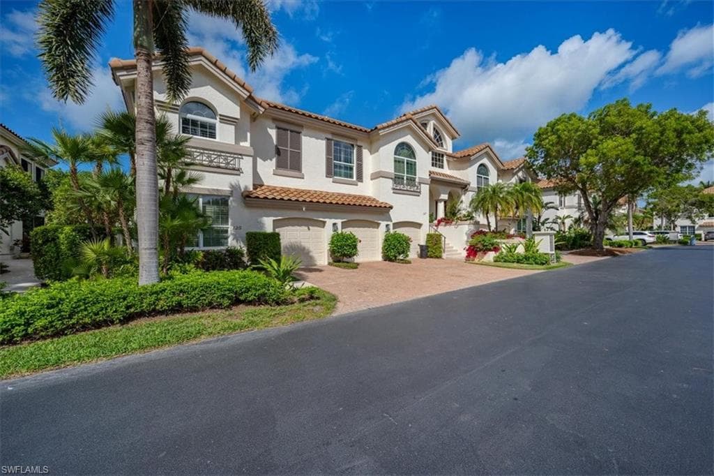 125 Colonade CIR NAPLES, FL 34103
