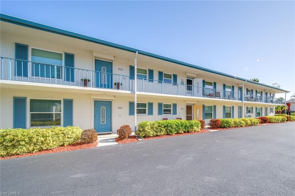 325 Charlemagne BLVD A202 NAPLES, FL 34112