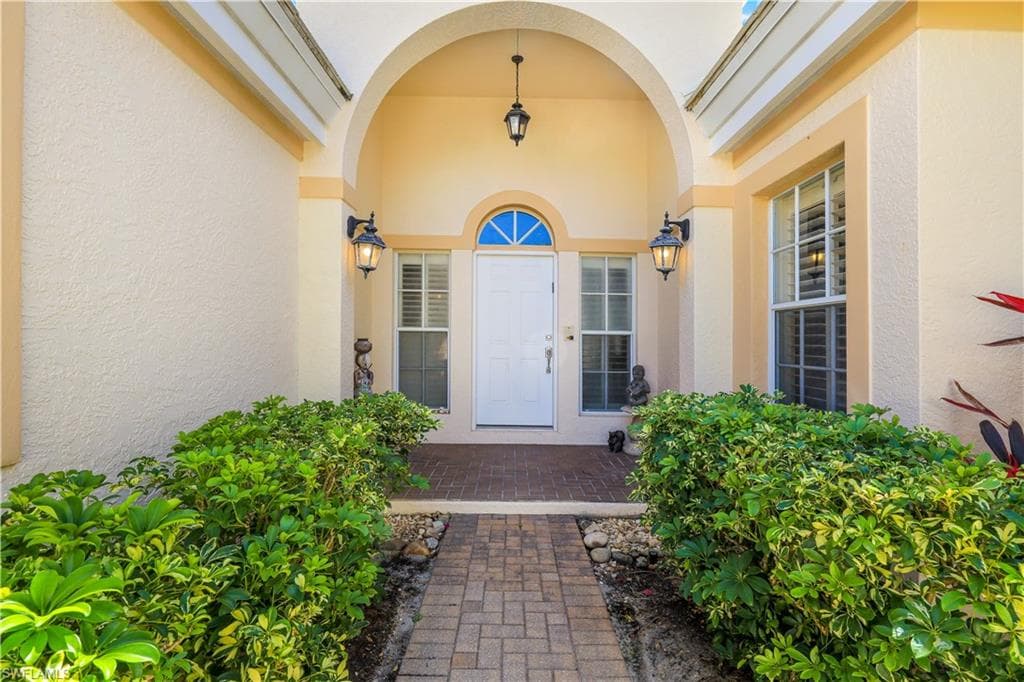 382 CARLTON PL 6 NAPLES, FL 34108