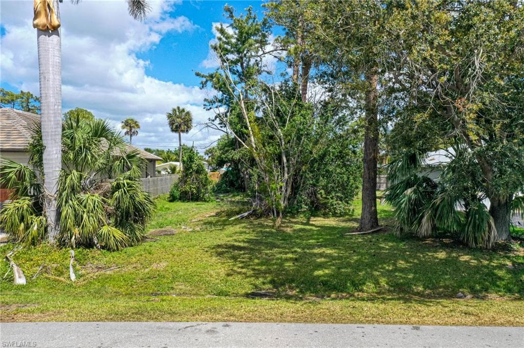 849 101st AVE N NAPLES, FL 34108