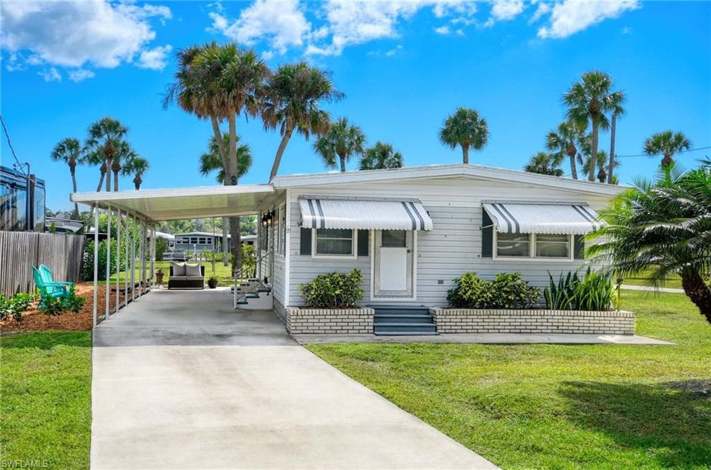18 Henderson DR NAPLES, FL 34114
