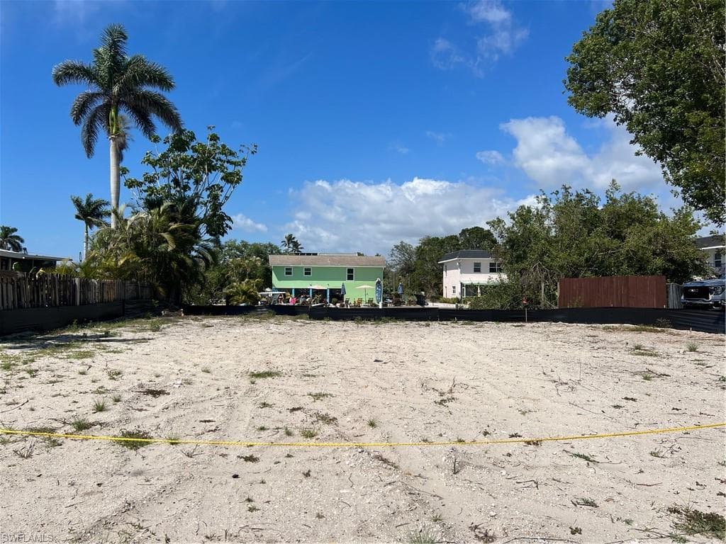 2831 Gulfview Dr. NAPLES, FL 34112
