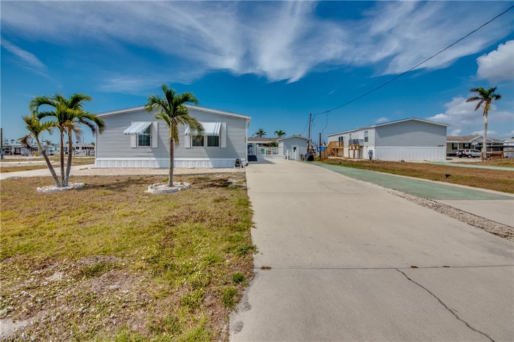 4918 Sandpiper DR ST. JAMES CITY, FL 33956