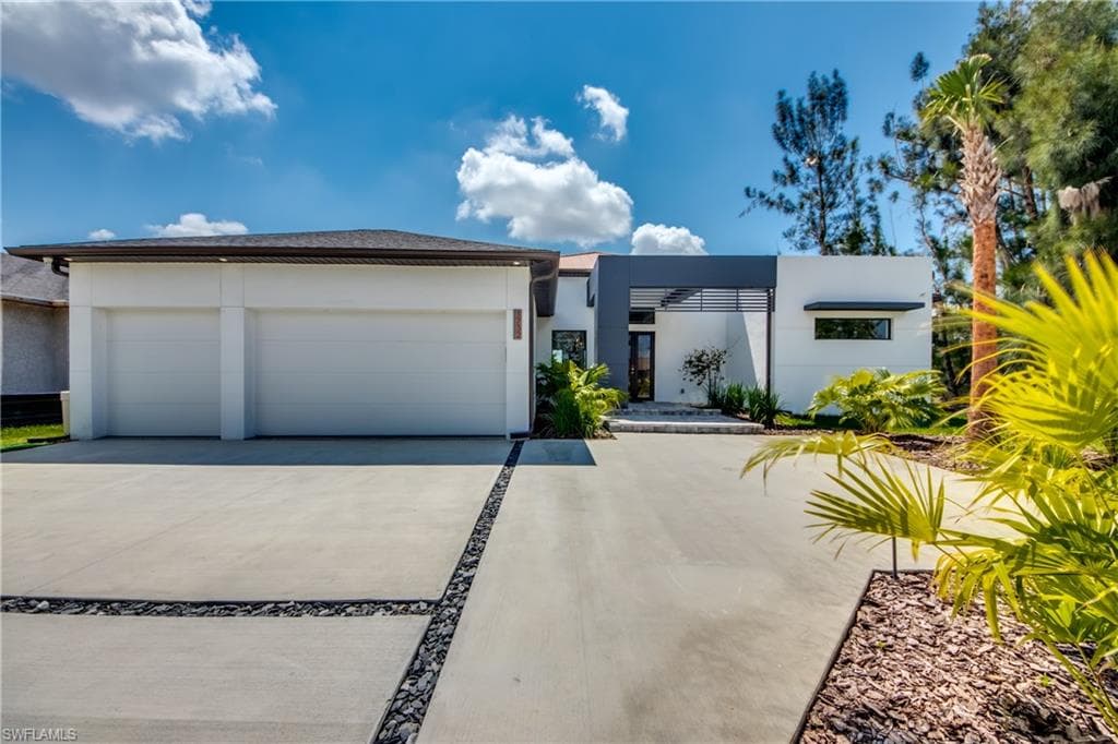 2106 SW 4th ST CAPE CORAL, FL 33991