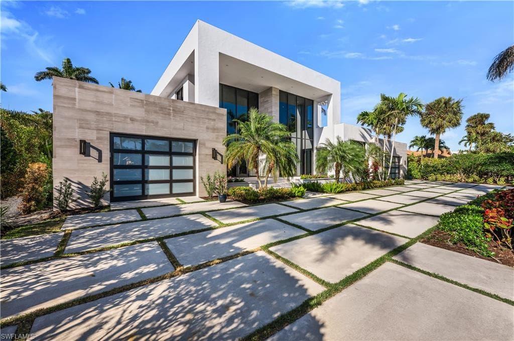 665 Fountainhead WAY NAPLES, FL 34103