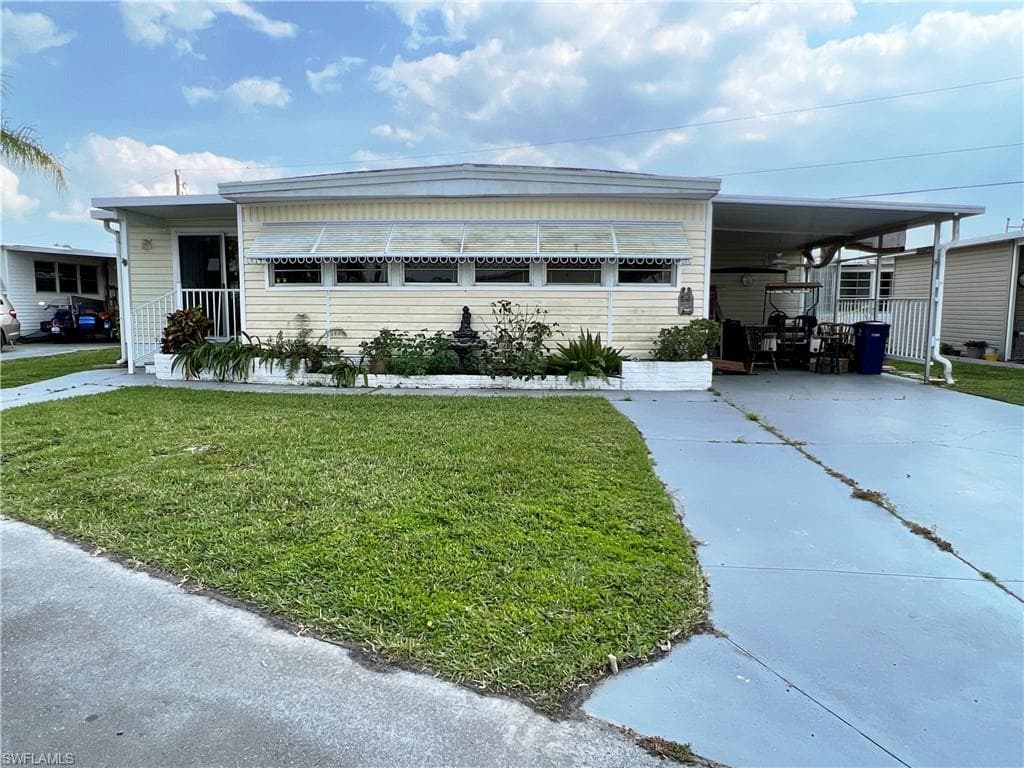 130 Sun CIR FORT MYERS, FL 33905