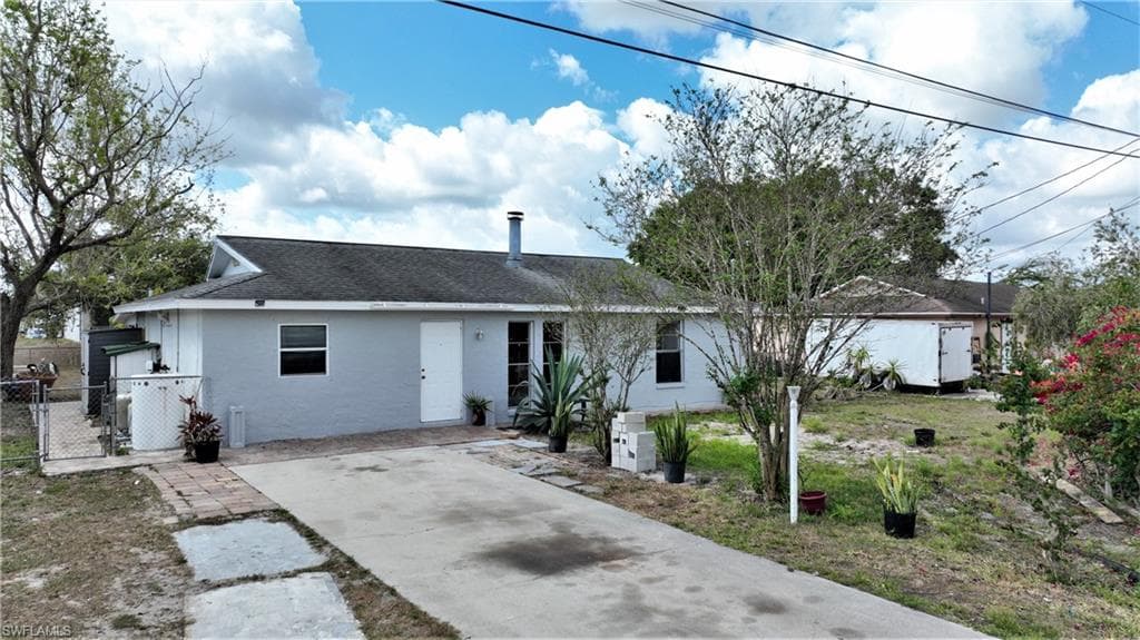 3907 16th ST SW LEHIGH ACRES, FL 33976