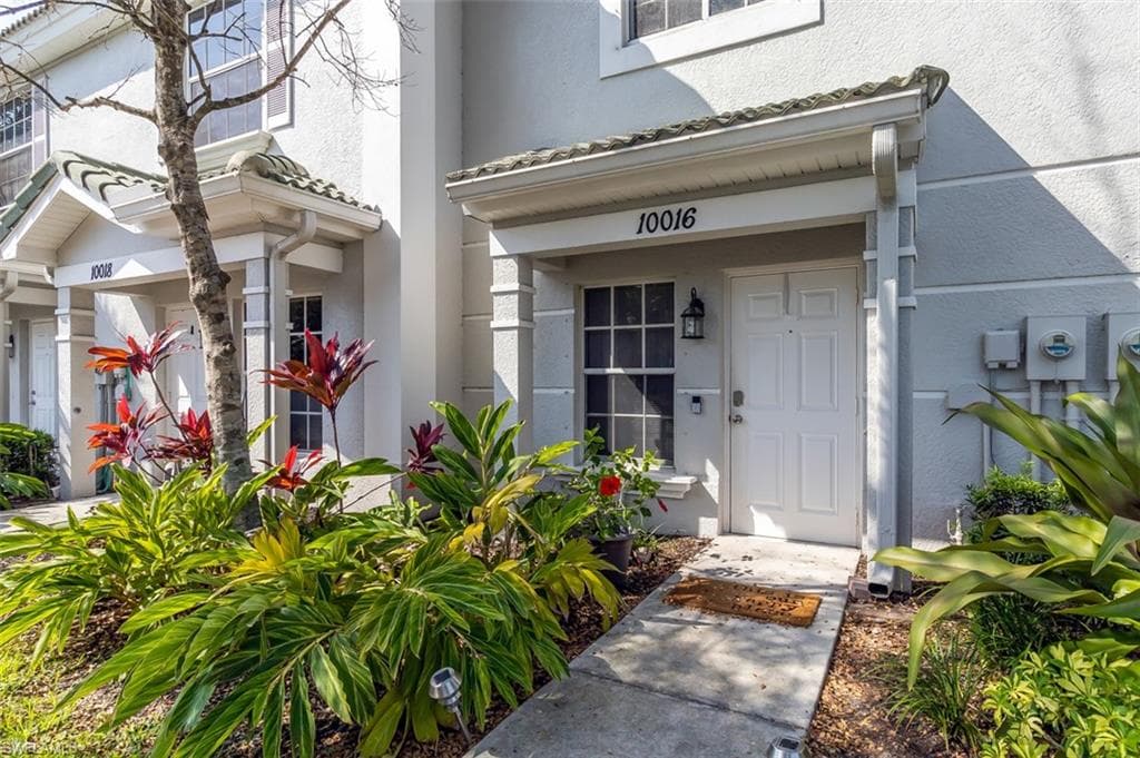 10016 Pacific Pines AVE FORT MYERS, FL 33966