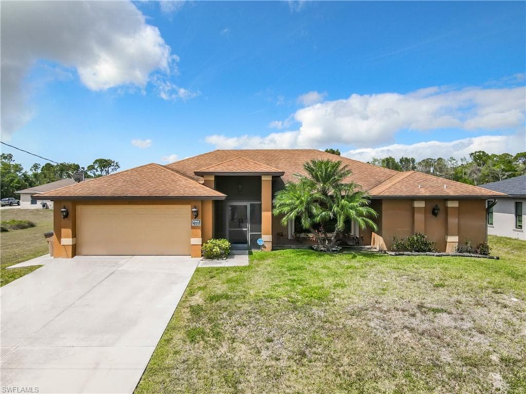 825 Anson AVE LEHIGH ACRES, FL 33971