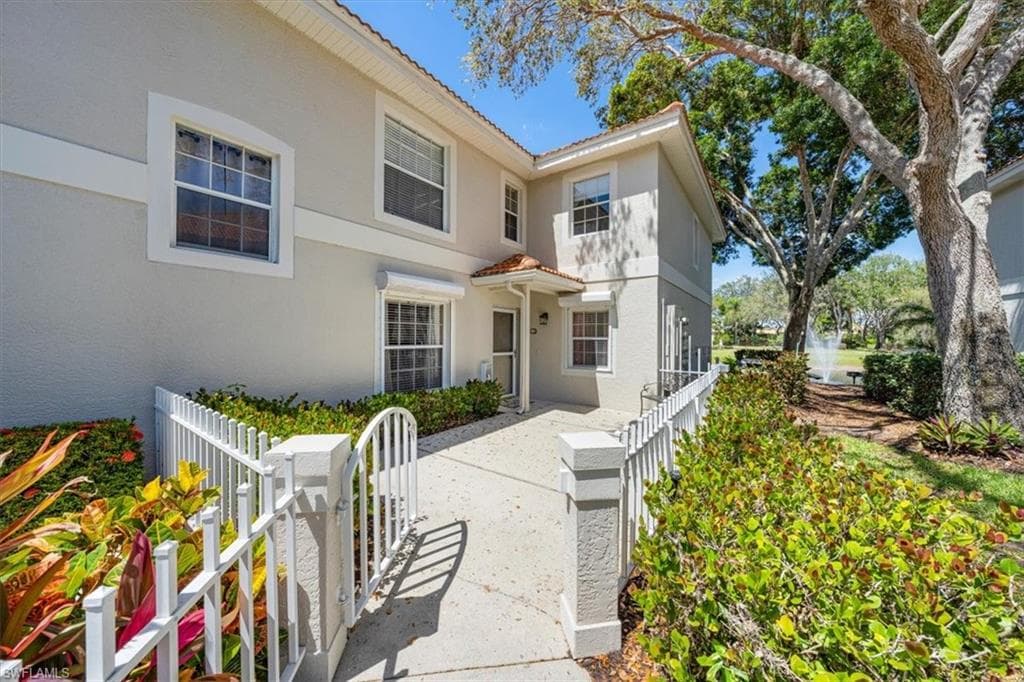 2426 Orchid Bay DR F-104 NAPLES, FL 34109