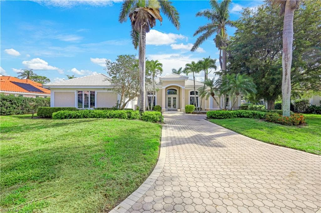 752 SAINT GEORGES CT NAPLES, FL 34110