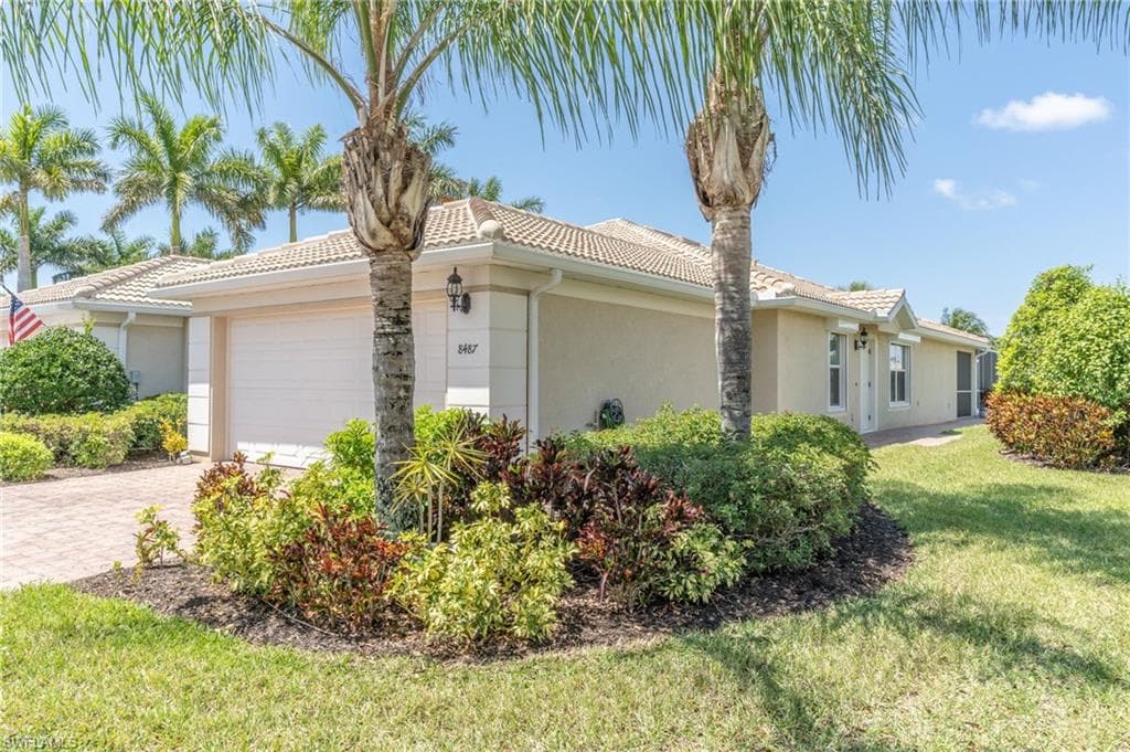 8487 Karina CT NAPLES, FL 34114