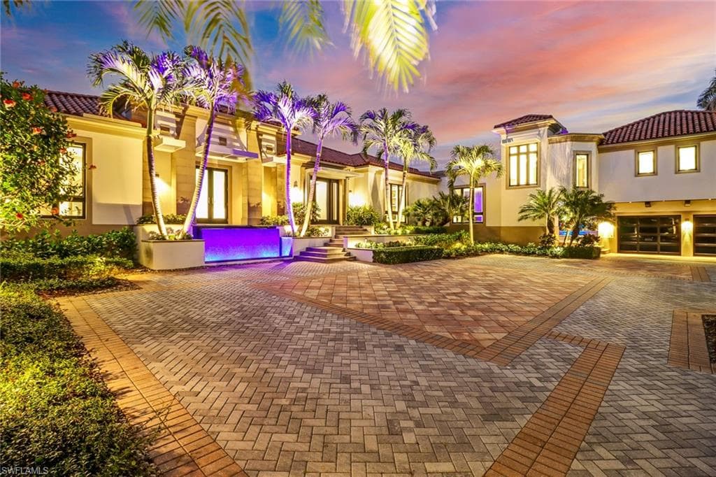 4740 Gulf Shore BLVD N NAPLES, FL 34103
