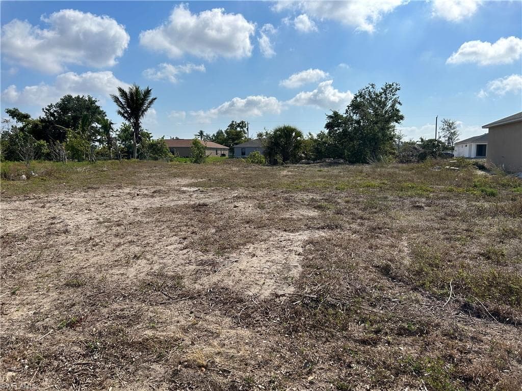 1043 NE 10th PL CAPE CORAL, FL 33909