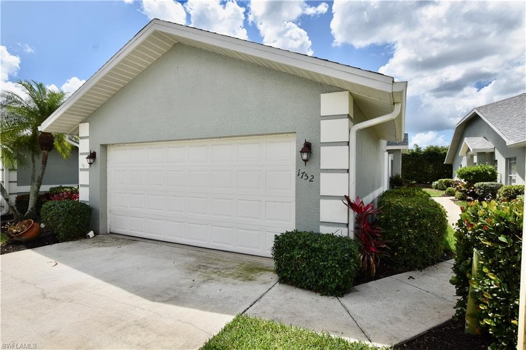 1752 Royal CIR 1202 NAPLES, FL 34112