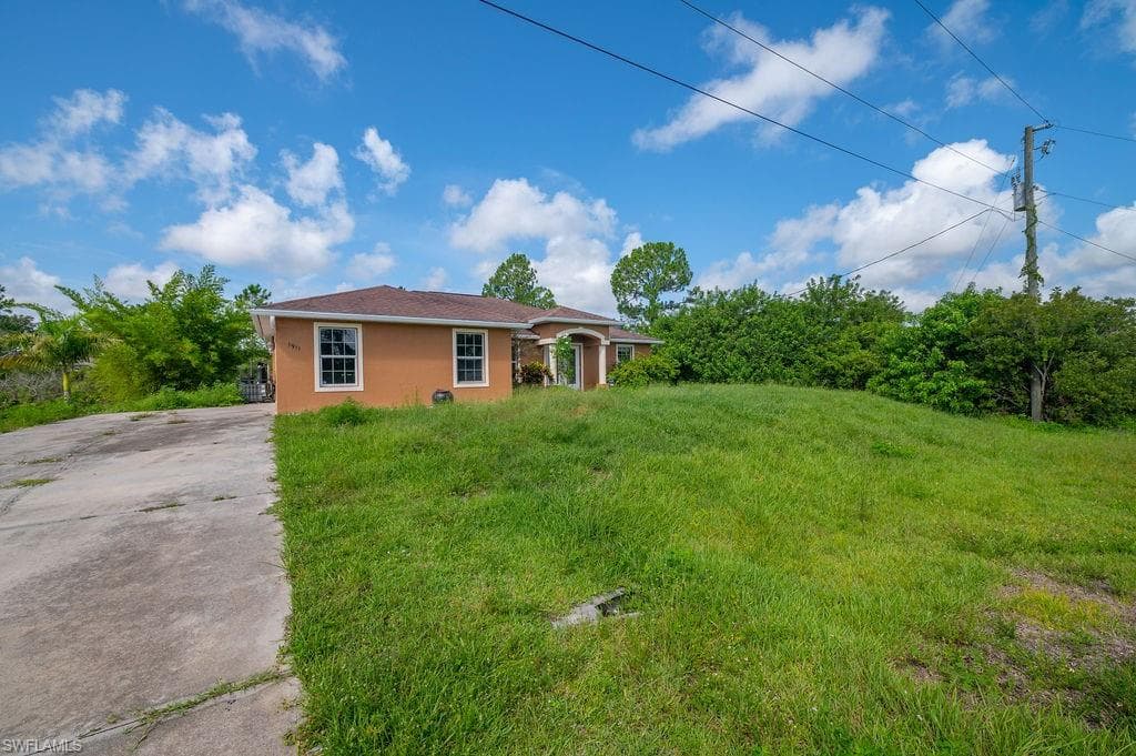 1911 Woodrow AVE LEHIGH ACRES, FL 33972
