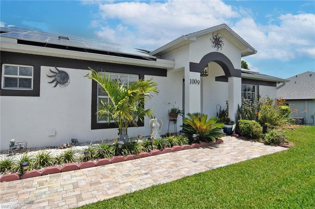 1009 NE 10th LN CAPE CORAL, FL 33909