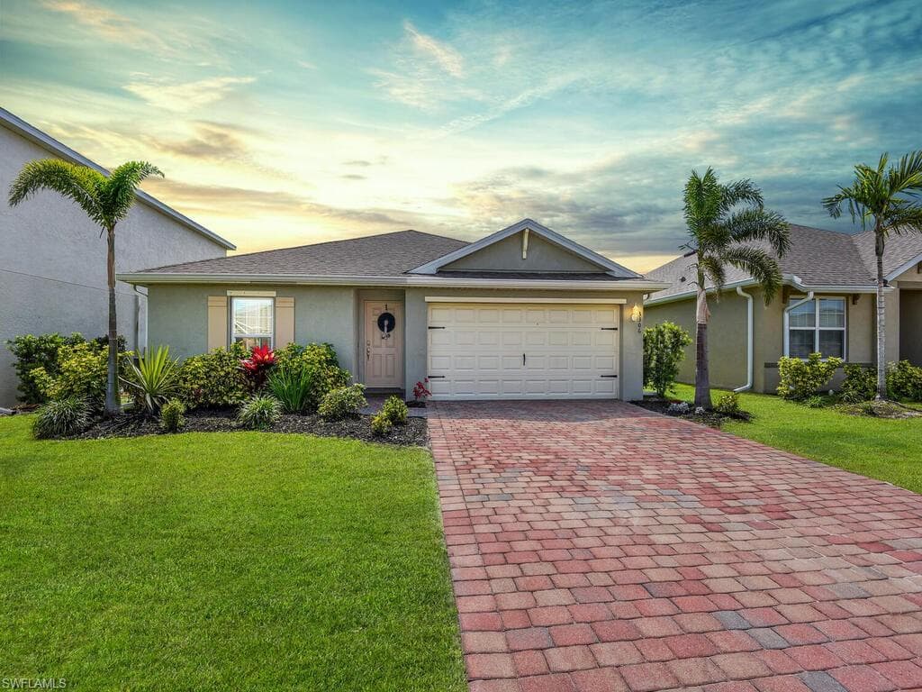 3306 Acapulco CIR CAPE CORAL, FL 33909