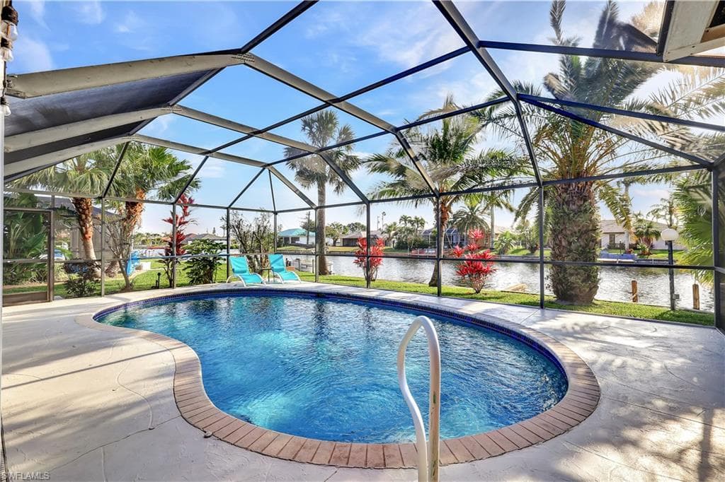 823 SE 20th CT CAPE CORAL, FL 33990
