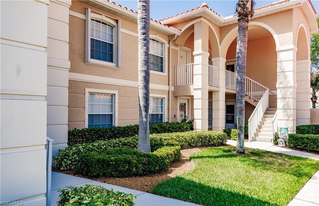 26660 Rosewood Pointe CIR 205 BONITA SPRINGS, FL 34135