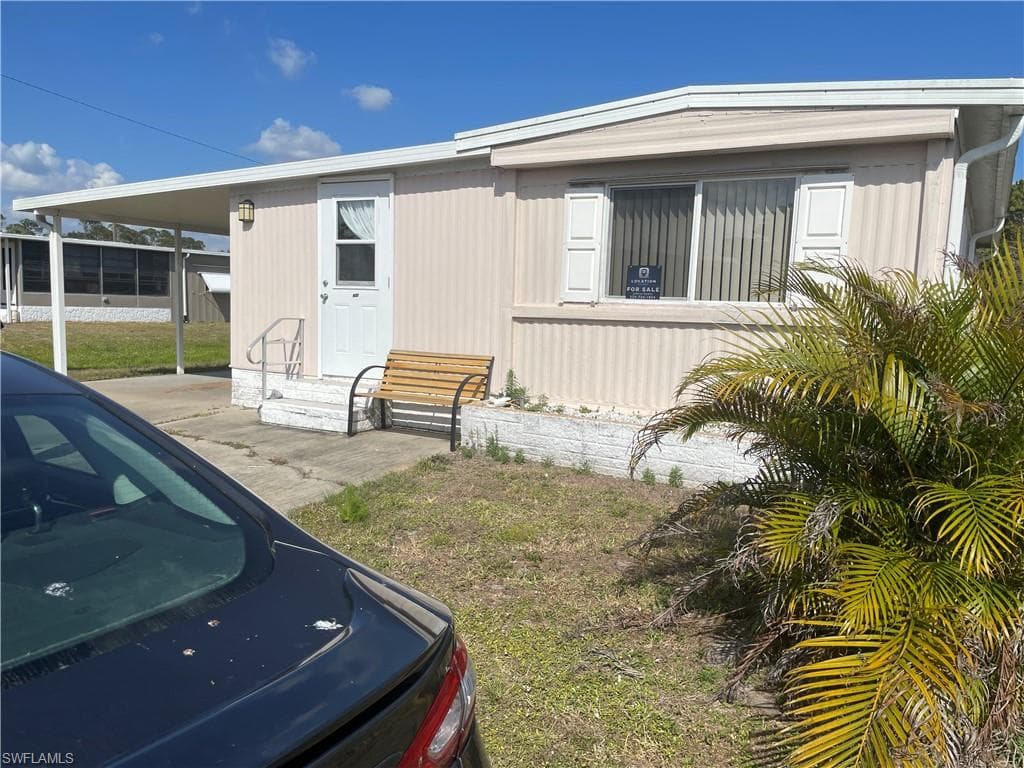 937 Lazy LN NORTH FORT MYERS, FL 33917