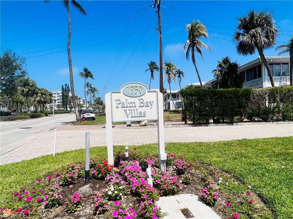 1950 Gulf Shore BLVD N 204 NAPLES, FL 34102