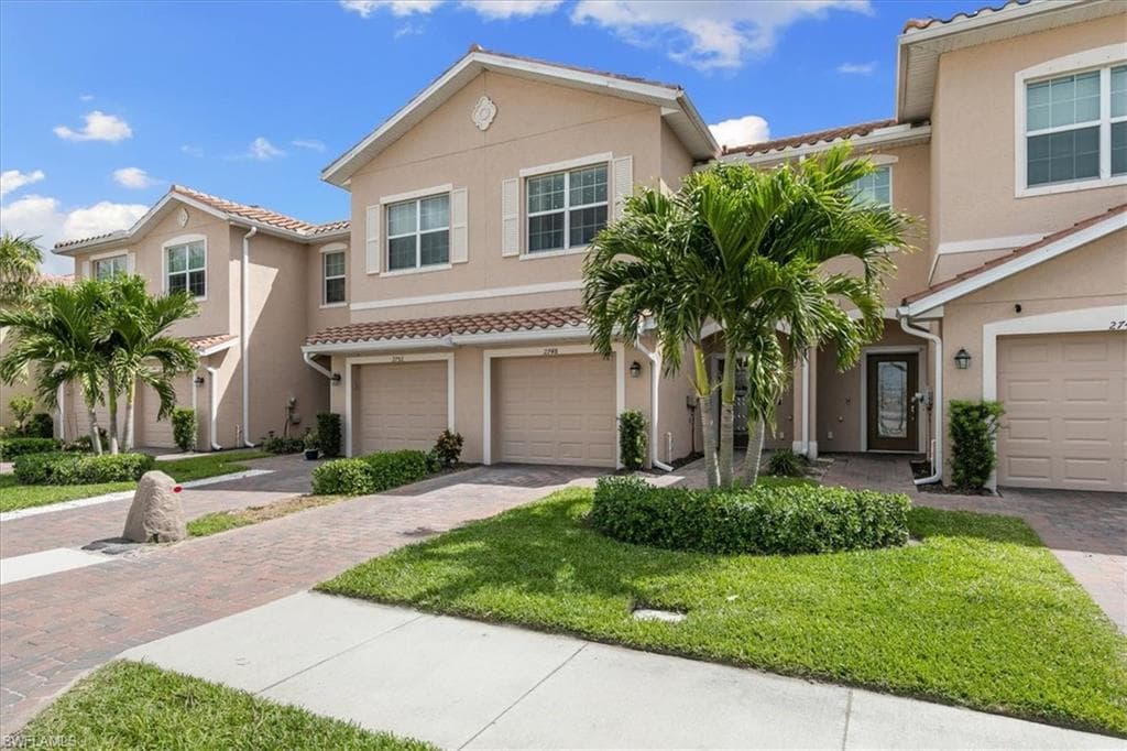 2748 Blossom WAY NAPLES, FL 34120