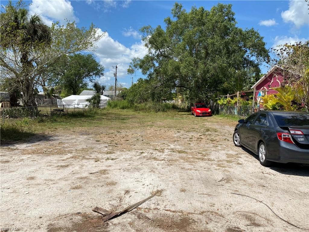 587 9th ST IMMOKALEE, FL 34142