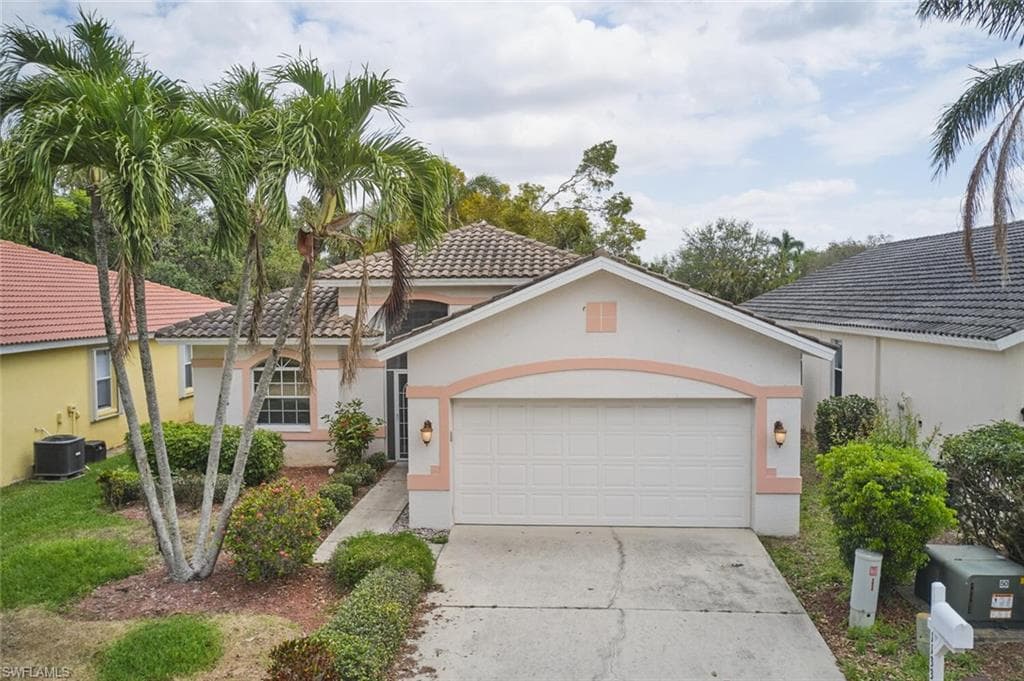 11330 Lakeland CIR FORT MYERS, FL 33913
