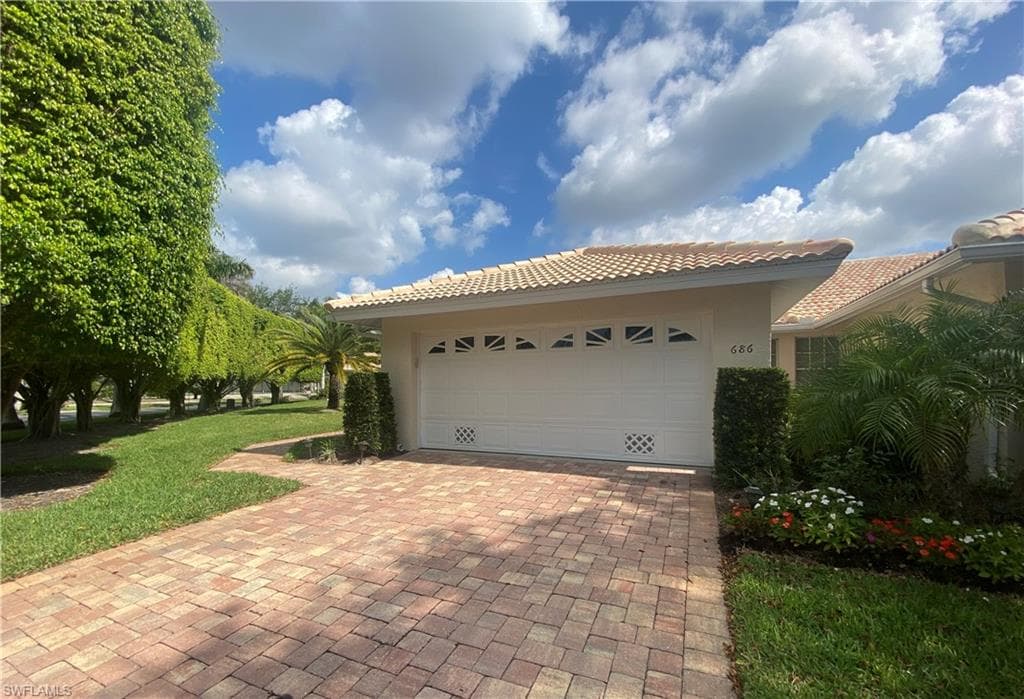 686 Wiggins Bay DR 3-3L NAPLES, FL 34110